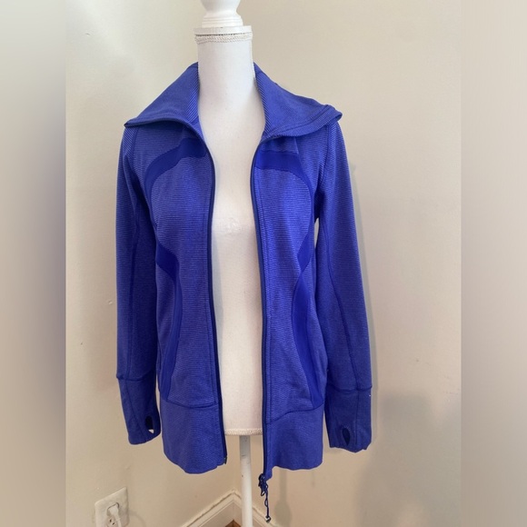 Lululemon In Stride Jacket in Dense Purple / Power Purple Size 6 - Picture 7 of 8